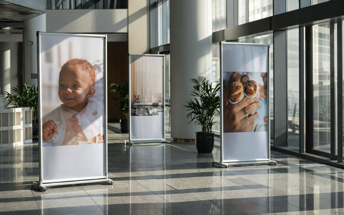 trade-show-displays-banner-stand-02.webp